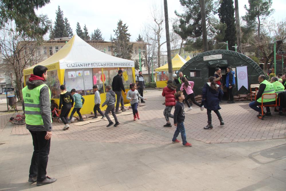 Batmanlı öğretmenler çadırda eğitim veriyor - Batman Medya Gazetesi